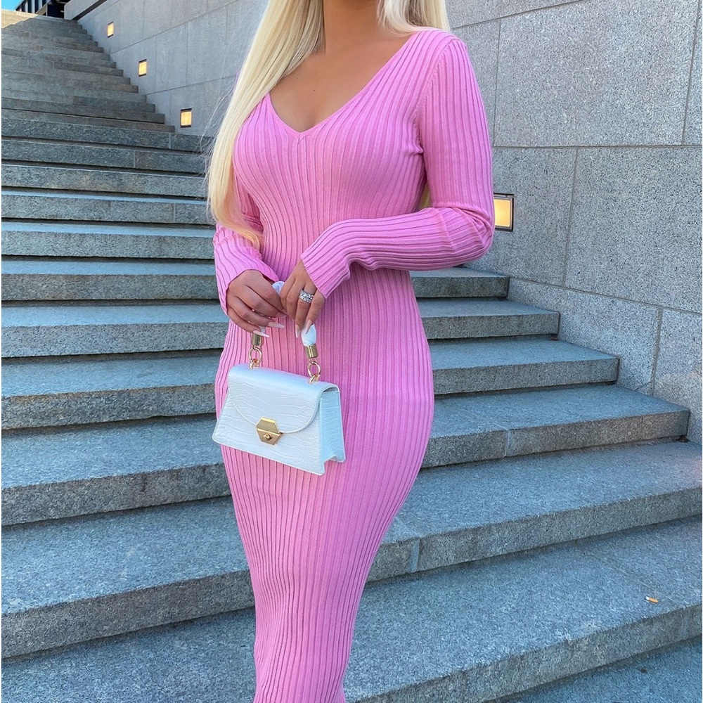 Fashion Nova Knit Dress in size xs but fits up to a medium.Only worn a few times